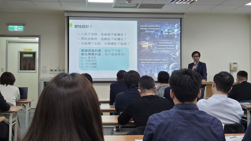 緯謙科技 數位轉型部經理Hank 緯謙科技 數位轉型部經理Hank